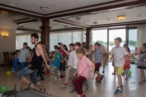 spectacol de street dance la banchetul scolar